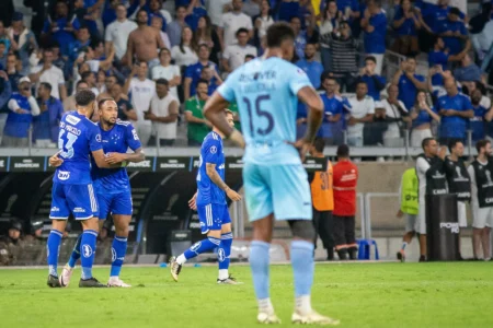 Cruzeiro assegura prêmio milionário ao garantir vaga direta nas oitavas da Sul-Americana; confira o acumulado.