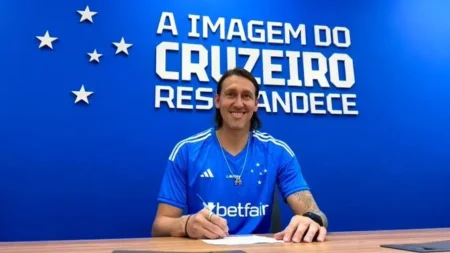 Cruzeiro oficializa contrato com Cássio até 2027 em novo acordo=title=".