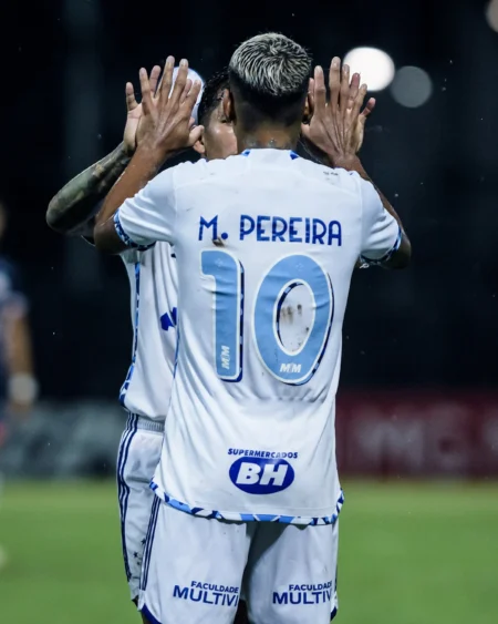 Cruzeiro supera desconfiança na Sul-Americana e estabelece identidade titular