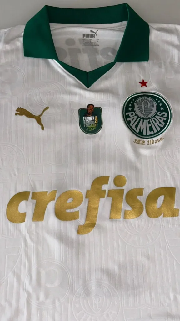 Endrick vai presentear mais de 300 funcionários do Palmeiras com camisa especial de despedida - Conheça o gesto de gratidão!