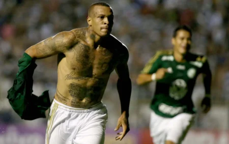Ex-jogador do Palmeiras supera vício em álcool, revela polêmicas e reflexões sobre sucesso