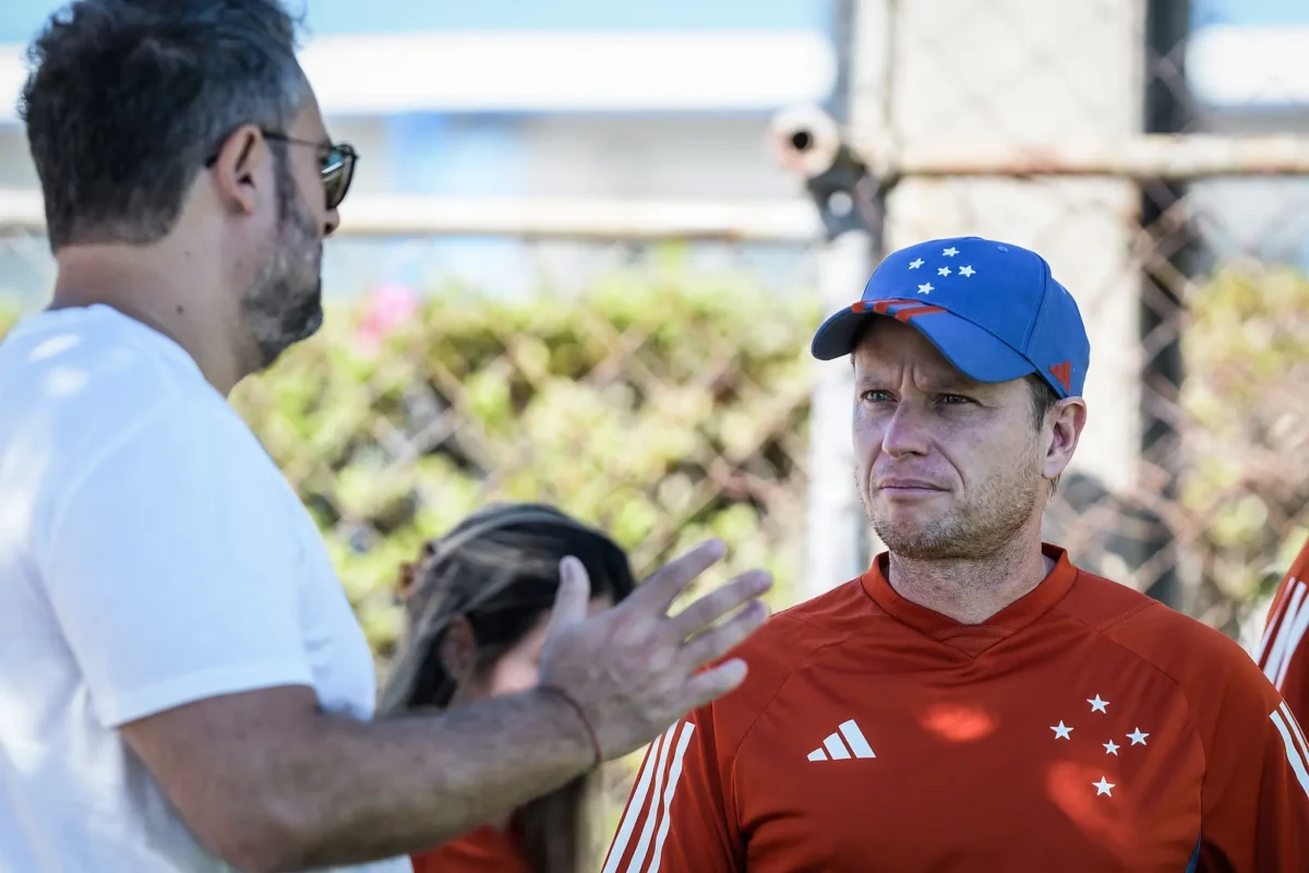 Fernando Seabra completa um mês no Cruzeiro durante transição de SAF e saídas na nova direção