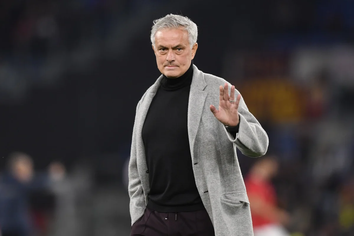 José Mourinho expressa interesse em retornar ao Manchester United, adianta jornal