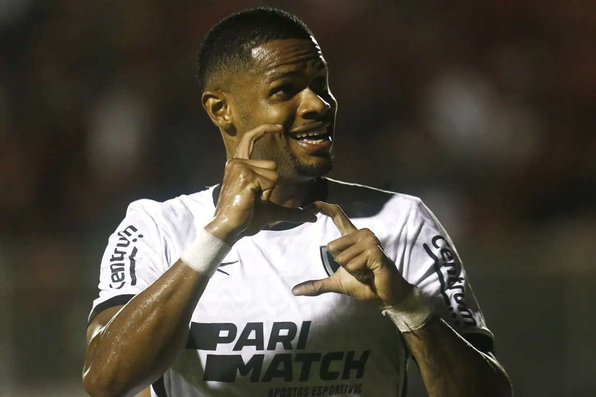 Júnior Santos honra raízes baianas, dedica gol à filha e decide jogo do Botafogo na Copa do Brasil