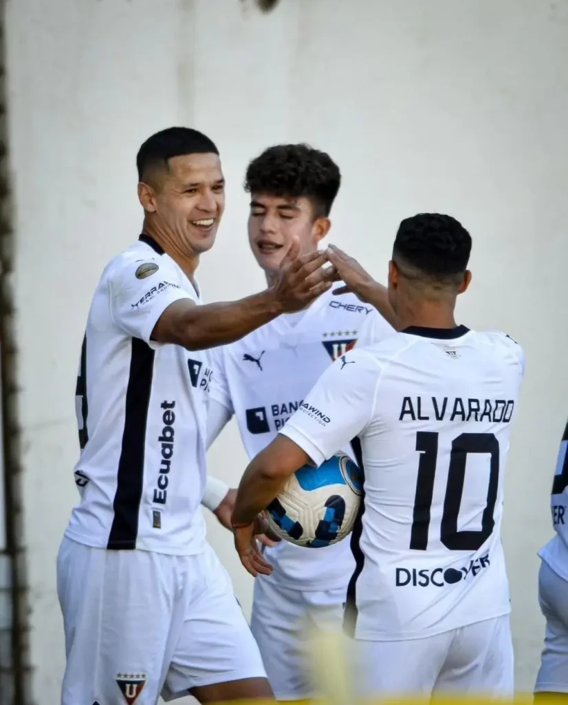 LDU chega forte para enfrentar o Botafogo, porém com desfalques. Veja detalhes.