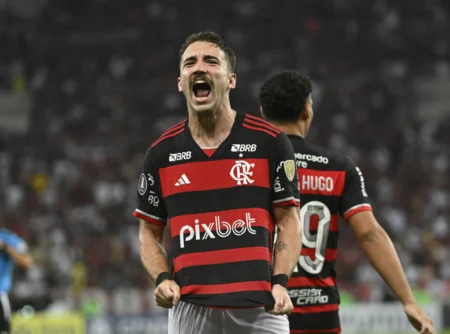 Léo Ortiz substitui Léo Pereira em cobranças de falta no jogo Amazonas x Flamengo