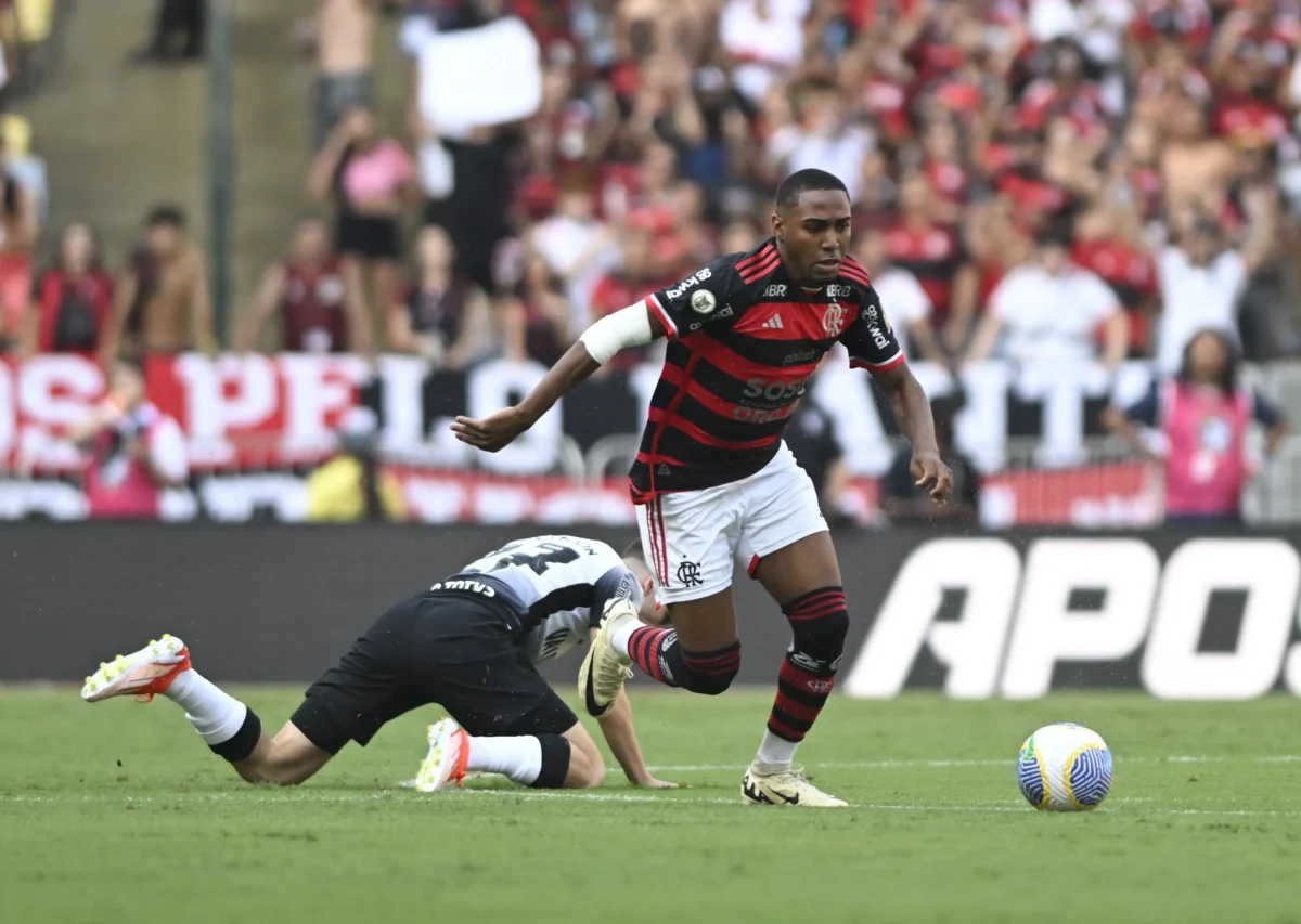 Lorran elogia bola perfeita de "G" em gol pelo Flamengo: Só quebrei o pé