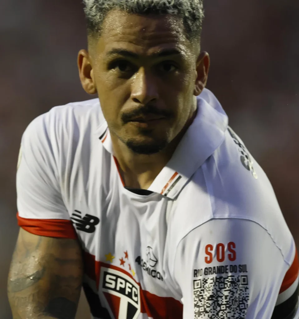 Luciano se torna artilheiro do São Paulo em 2024 e deixa campo com gelo na perna, mas minimiza: Só cansaço