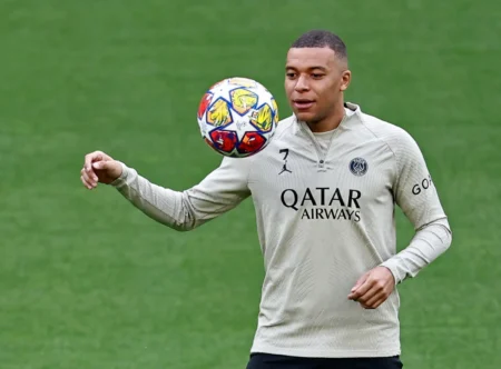 Mbappé voando solo busca levar PSG para outra final da Champions