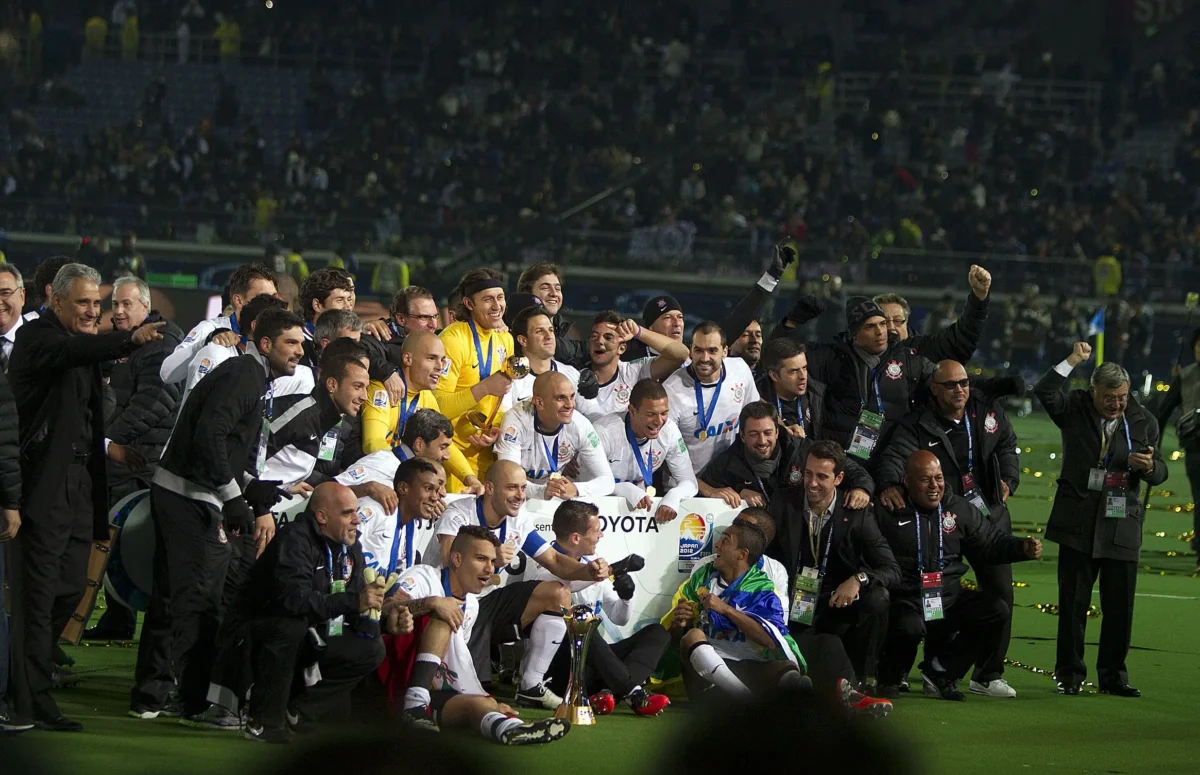 Paulinho deixa Corinthians e encontra novos desafios; veja por onde andam os outros campeões mundiais do time