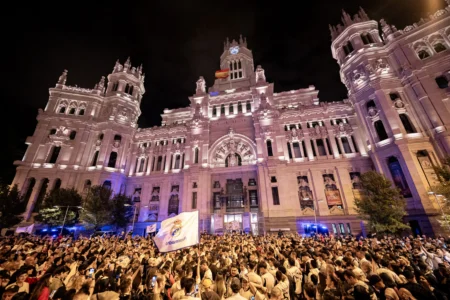 Real Madrid adia comemoração do título espanhol para celebrar após semifinal da Champions.