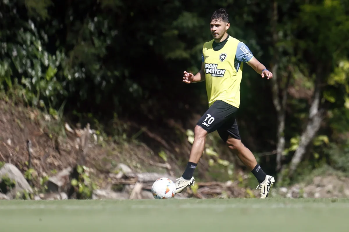 Romero e Hernández retornam aos treinos no Botafogo após suspensão por indisciplina