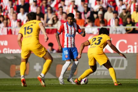 Técnico do Girona: Savinho surpreendeu a todos com ótimo desempenho