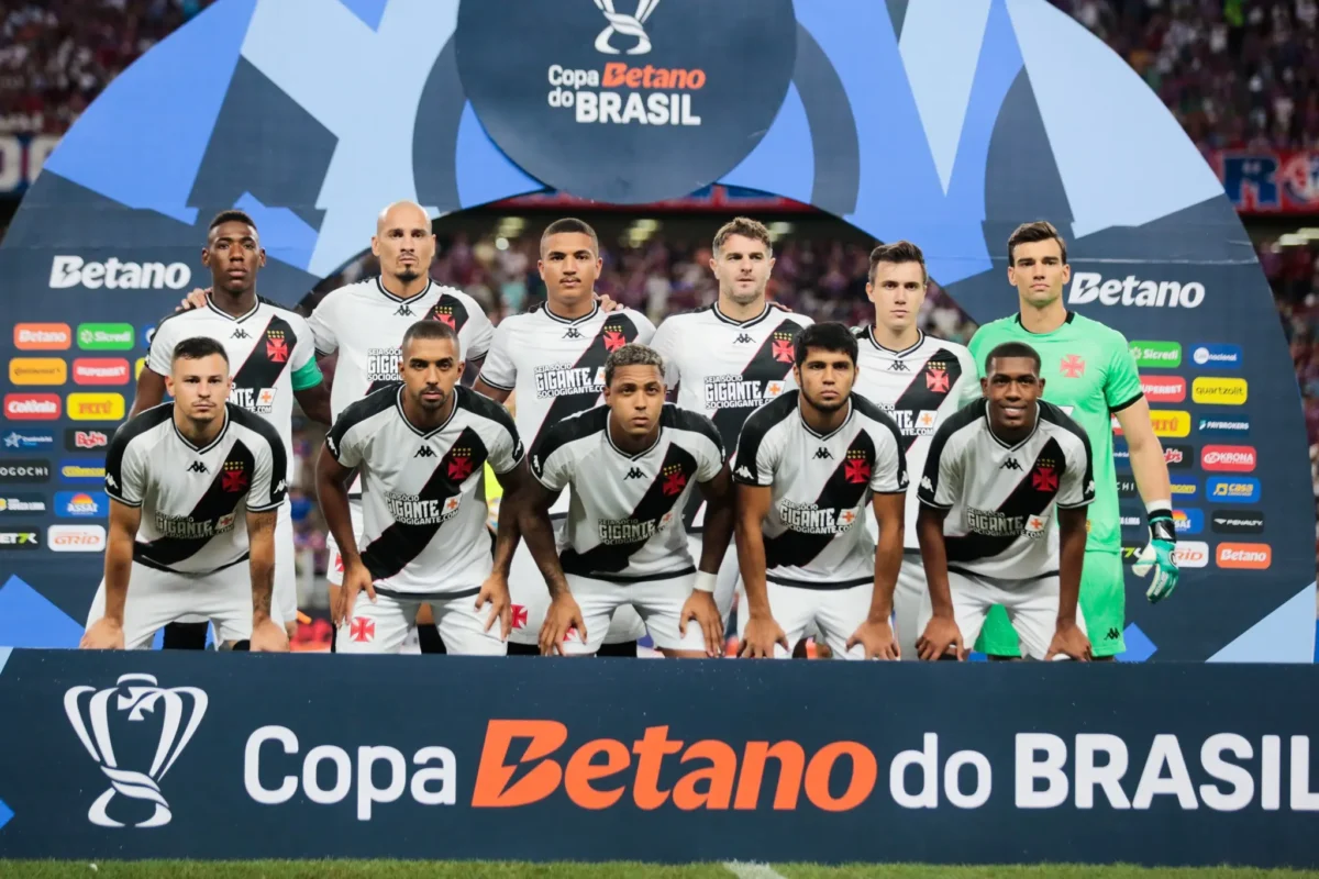 Vasco promove mudanças e terá sexta escalação diferente no Brasileirão