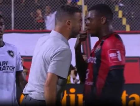 Vitória x Botafogo: Dudu e Artur Jorge discutem no fim do primeiro tempo; assista ao vídeo.