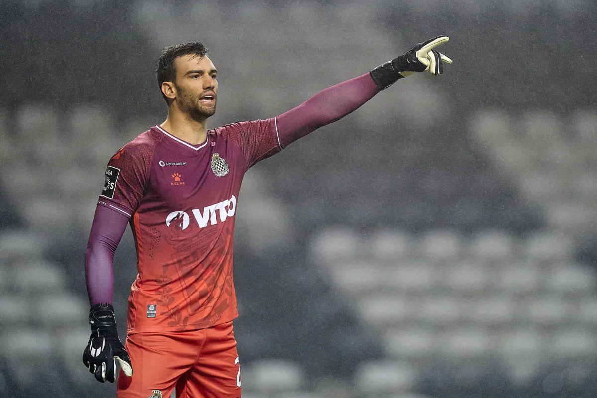 Antes do Vasco: Léo Jardim e Paulinho sufocados pelo time de Álvaro Pacheco