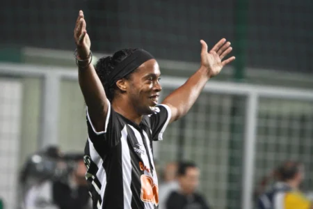 Atlético-MG e Ronaldinho fecham acordo milionário por dívida; confira os valores