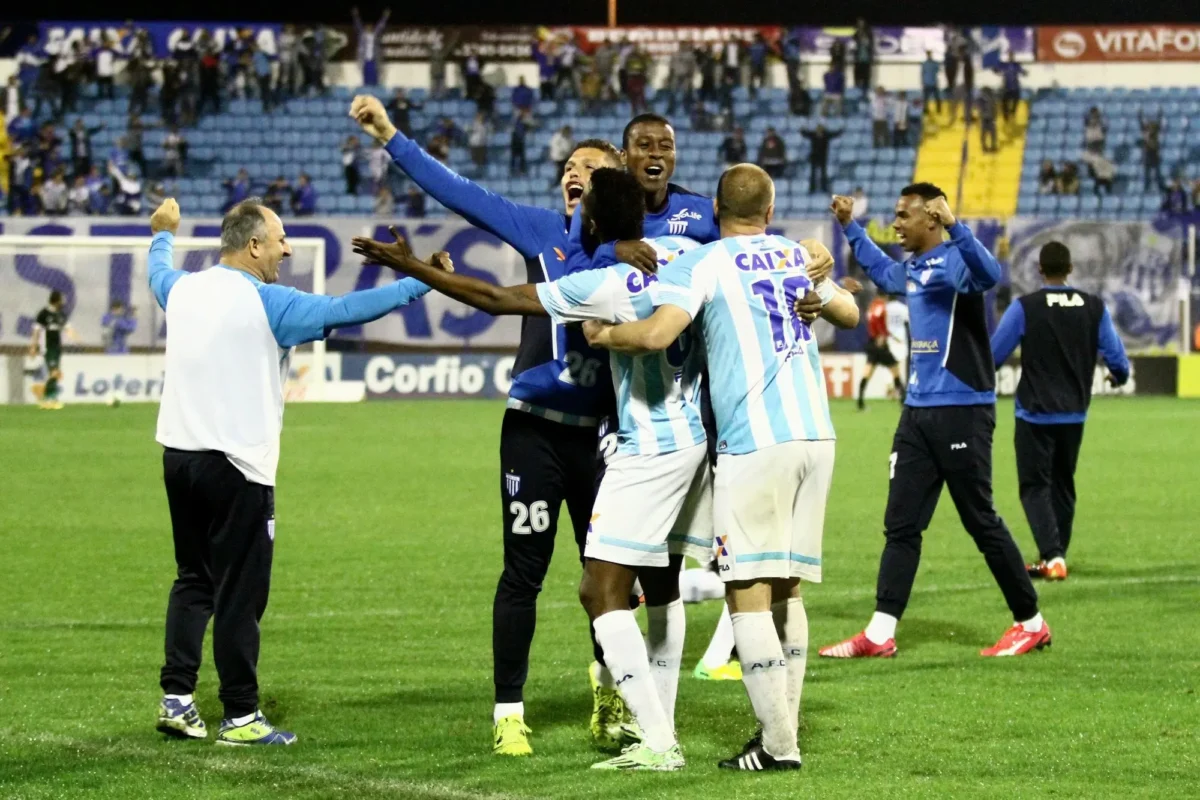 Avaí conquista quarta vitória seguida na Série B do Brasileiro após oito anos