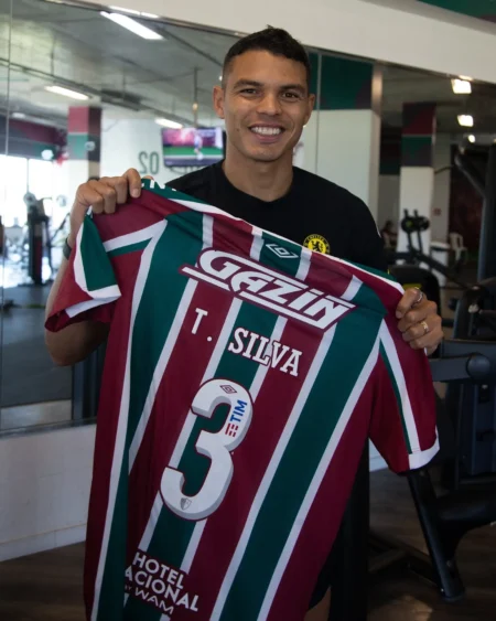 Torcida do Fluminense comemora acerto com Thiago Silva: Bem-vindo, monstro!