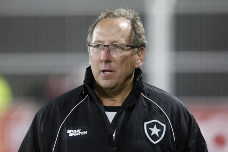 Botafogo contrai empréstimo de R$ 333 milhões com Textor e clube belga do empresário: saiba mais
