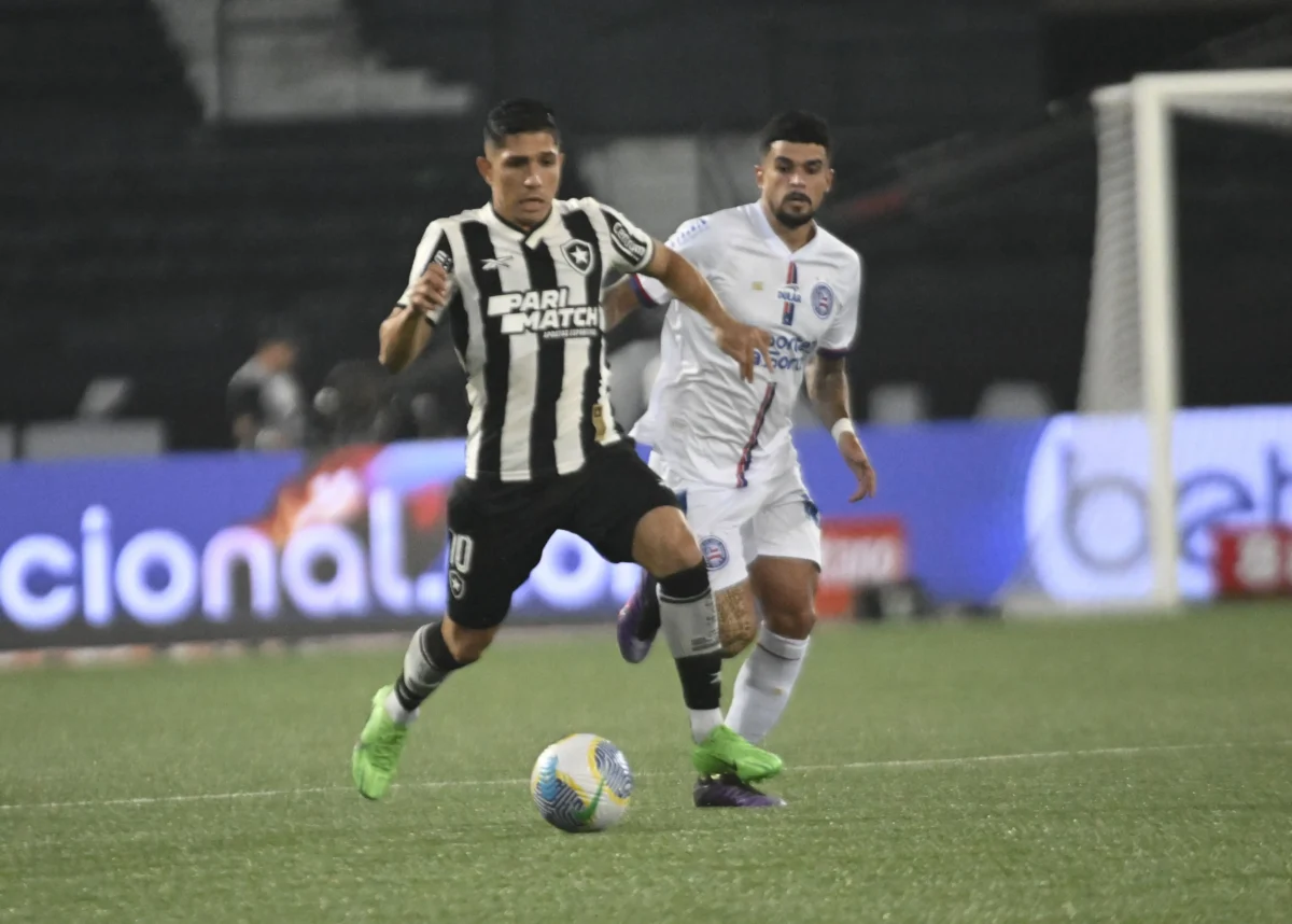 Botafogo: Savarino lesionado em treino e é dúvida para partida da Libertadores