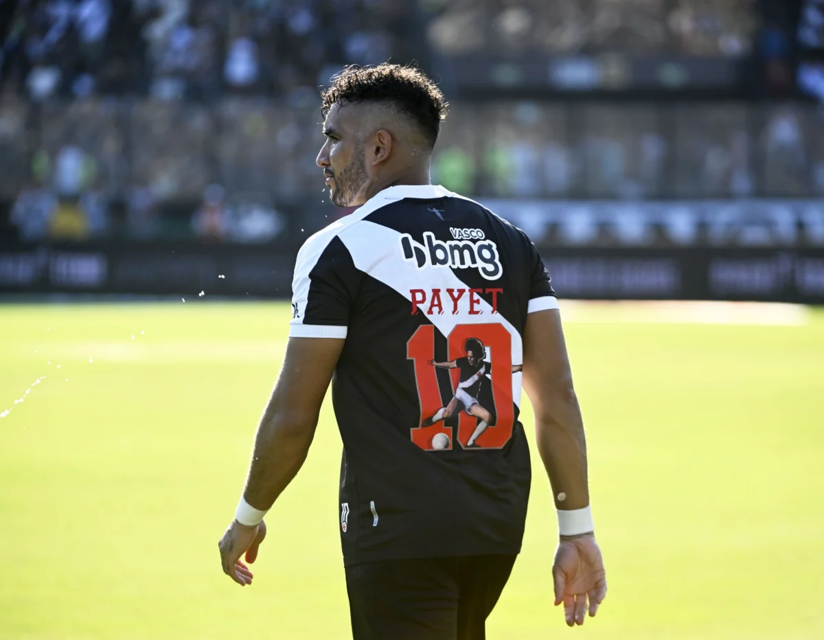 Com desfalque confirmado, Vasco terá Payet de volta diante do Vitória