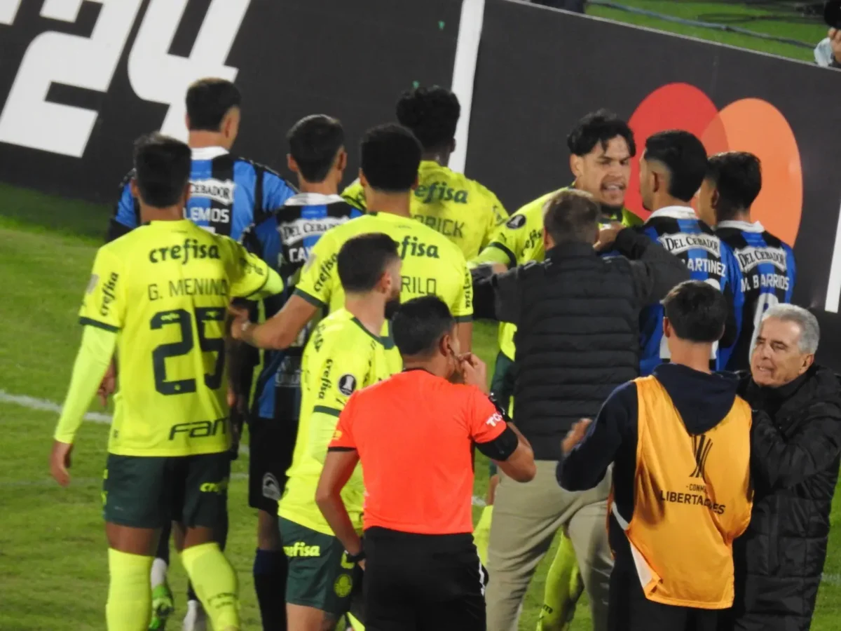 Comemoração de gol de Endrick pelo Palmeiras gera confusão com jogadores do Liverpool; assista ao vídeo