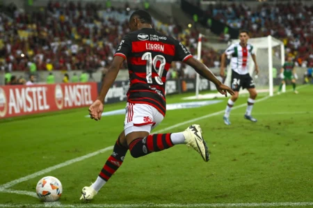Escalação do Flamengo com Lorran e Bruno Henrique contra o Palestino: Torcedores montam time ideal.