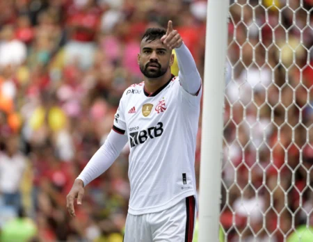 Escalação Flamengo: Fabrício Bruno deve voltar ao time contra o Vasco após recusar proposta do West Ham