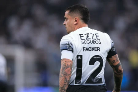 Fagner dedica vitória a Cássio e destaca esforço dos jogadores para se manterem focados no Corinthians