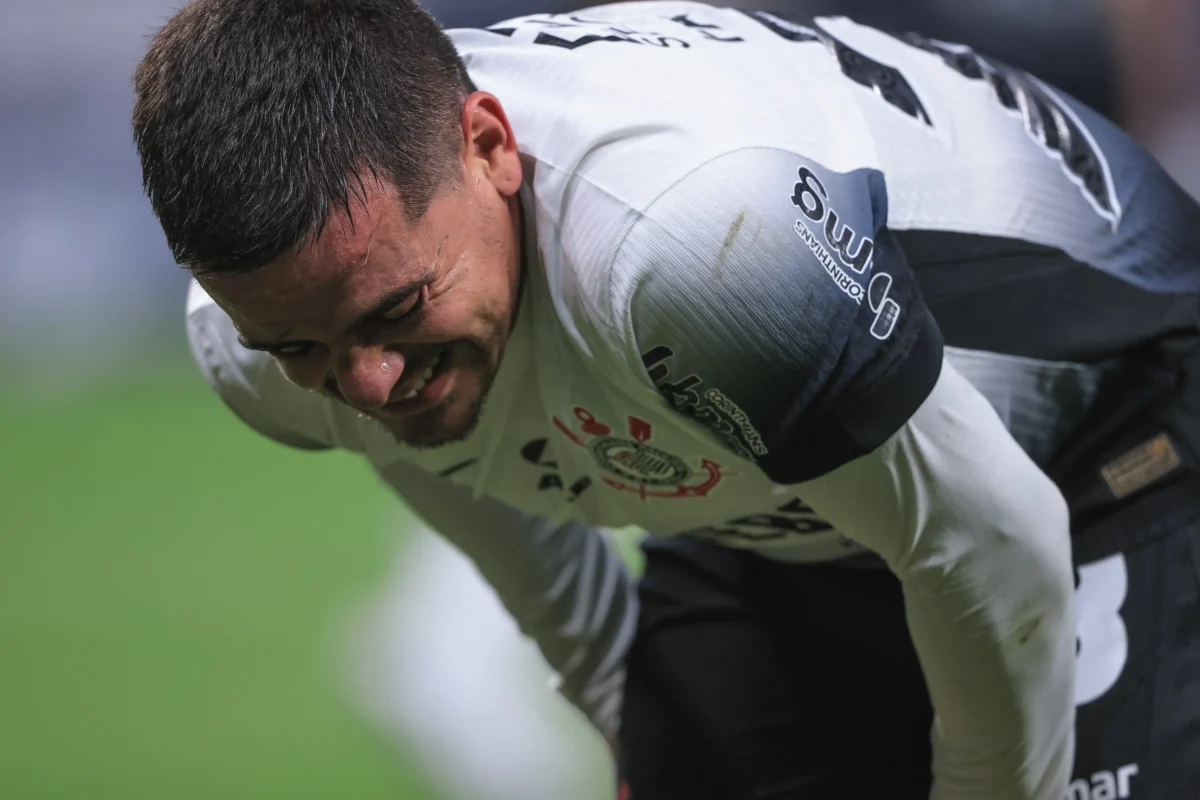 Fagner deixa jogo contra o Racing-URU e preocupa o Corinthians: Entenda o motivo