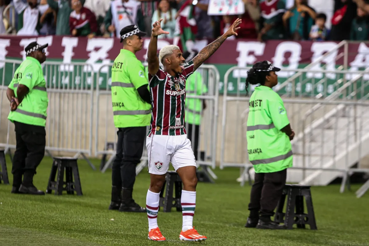 John Kennedy renova romance com Libertadores em jogo com falhas do Fluminense: análise