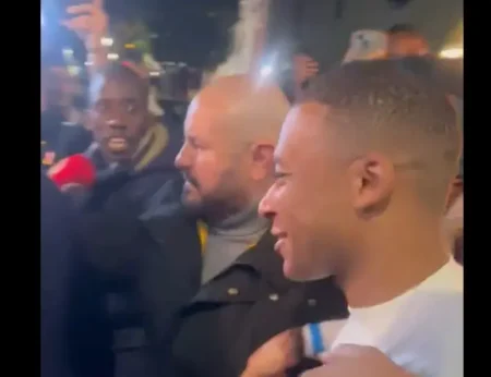 Mbappé organiza jantar de despedida no PSG e mãe faz comentário irônico sobre futuro