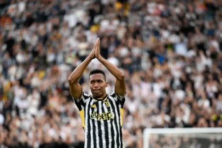 Na mira do São Paulo, Alex Sandro se despede da Juventus: serei feliz na minha próxima casa