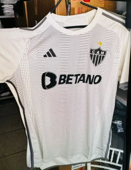 Nova camisa 2 do Atlético-MG vaza nas redes sociais; confira a imagem