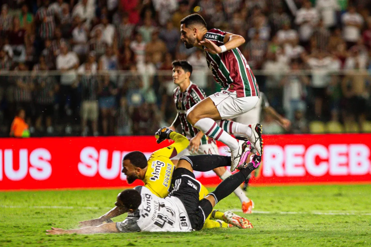 Renato Augusto ganha destaque no Fluminense com suspensão de Ganso