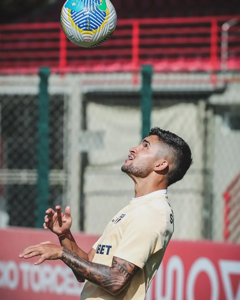 São Paulo encerra preparação para duelo contra o Fluminense: veja escalação.