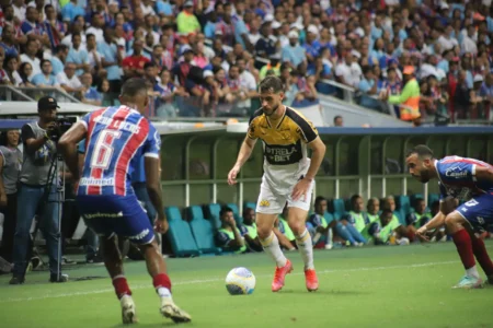 Sem lesão no joelho, Fellipe Mateus treina separado e segue como dúvida para enfrentar o Palmeiras