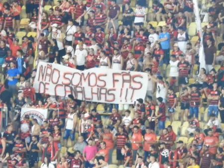 Torcida do Flamengo protesta contra Gabigol antes de jogo contra o Amazonas: veja o vídeo do ocorrido