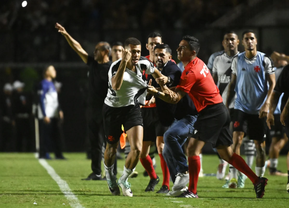 Vasco é julgado por tumulto contra o Água Santa; confira pena aplicada