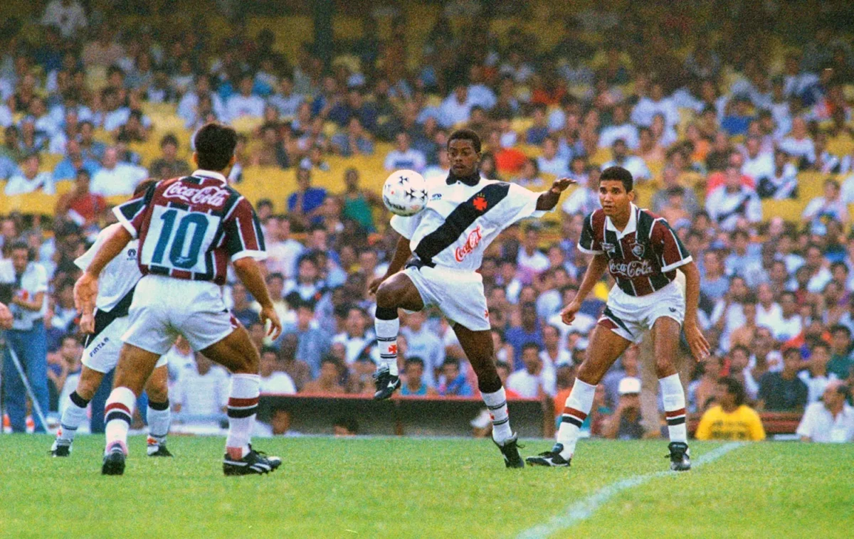 Vasco promove evento especial com exposição de itens históricos do tri do Carioca de 1994