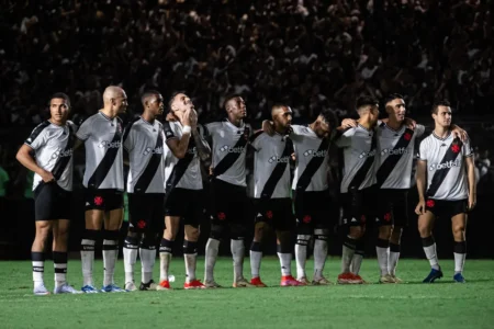 Vasco quita direitos de imagem atrasados dos jogadores com parcela de patrocínio