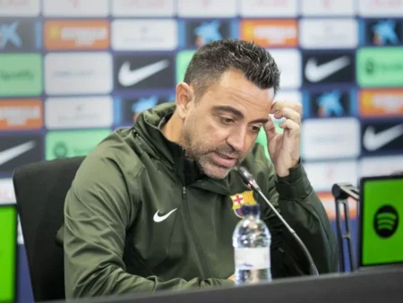 Xavi fala sobre desafios e dias complicados em última coletiva no Barcelona