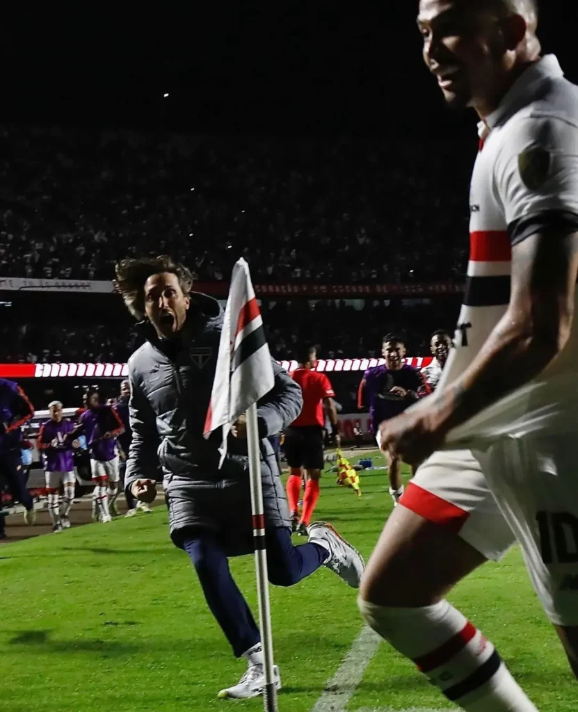 Zubeldía e alegria: reações do técnico do São Paulo chamam a atenção desde os tempos da LDU