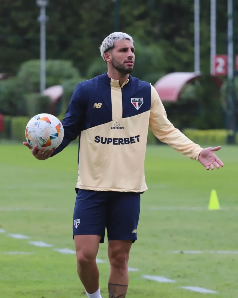 Zubeldía lidera treino tático no São Paulo visando duelo contra o Talleres