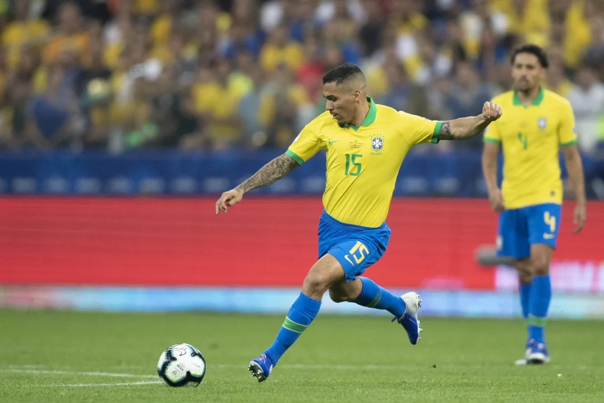 Allan chega ao Rio para treinar antes de se apresentar ao Botafogo