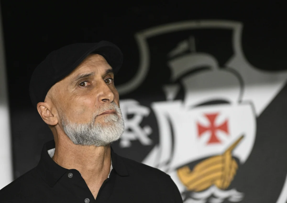 Álvaro Pacheco elogia atuação de Galdames em jogo do Vasco e afirma: "Equipe merecia a vitória"