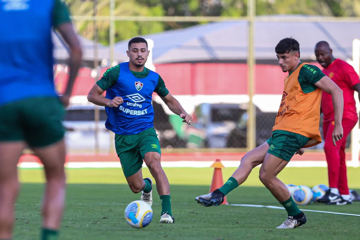 André se recupera e treina com grupo do Fluminense