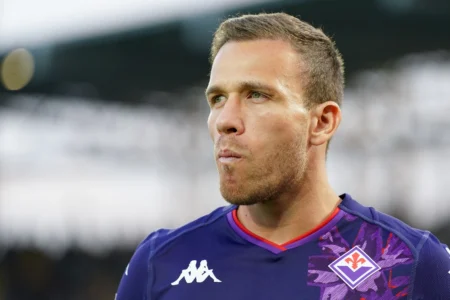 Arthur deixa a Fiorentina e Juventus abre espaço para a sua volta