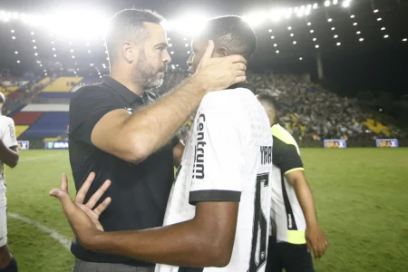Artur Jorge dedica vitória do Botafogo a Tiquinho Soares e destaca desempenho esforçado da equipe
